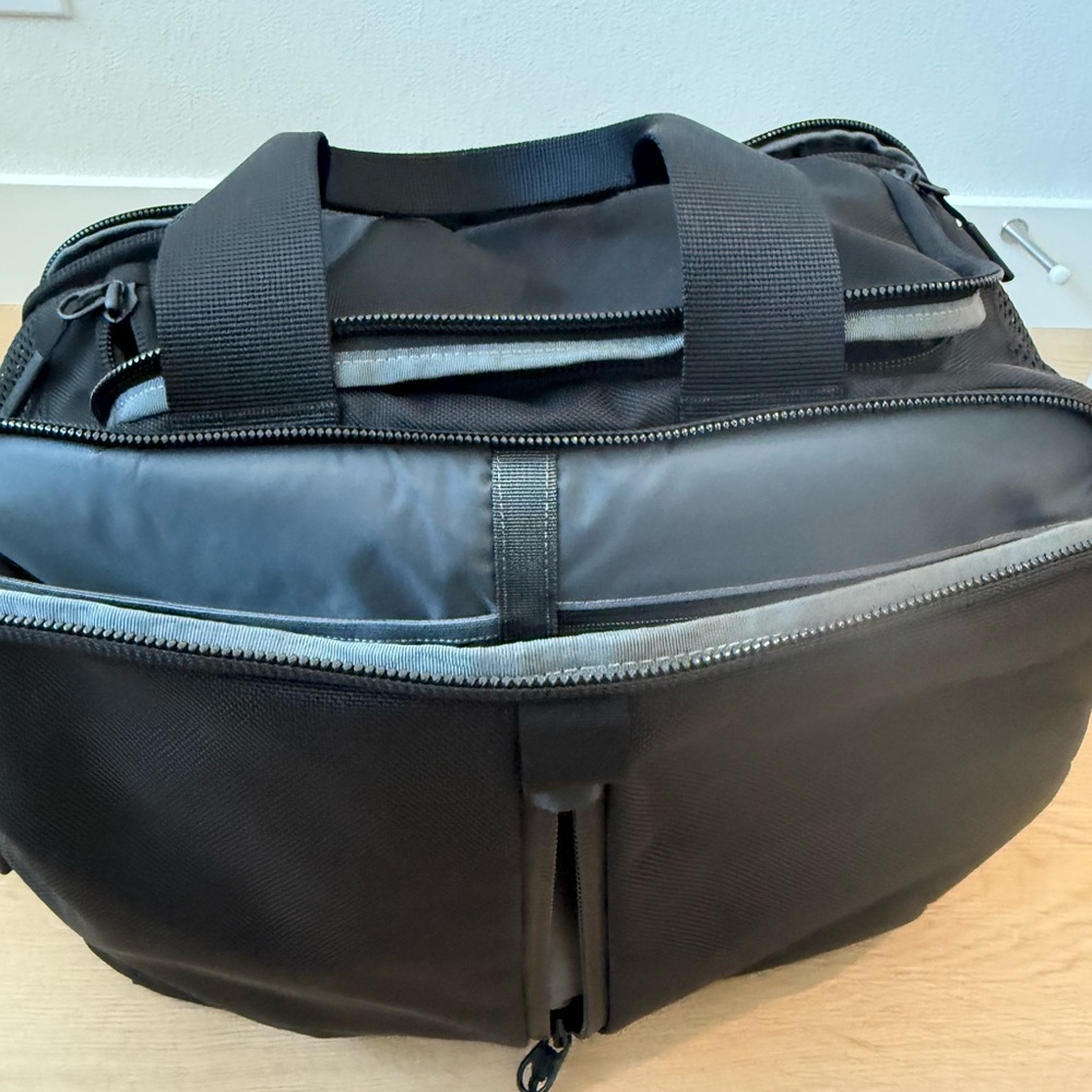 Black aer gym duffle Men's Travel Bag